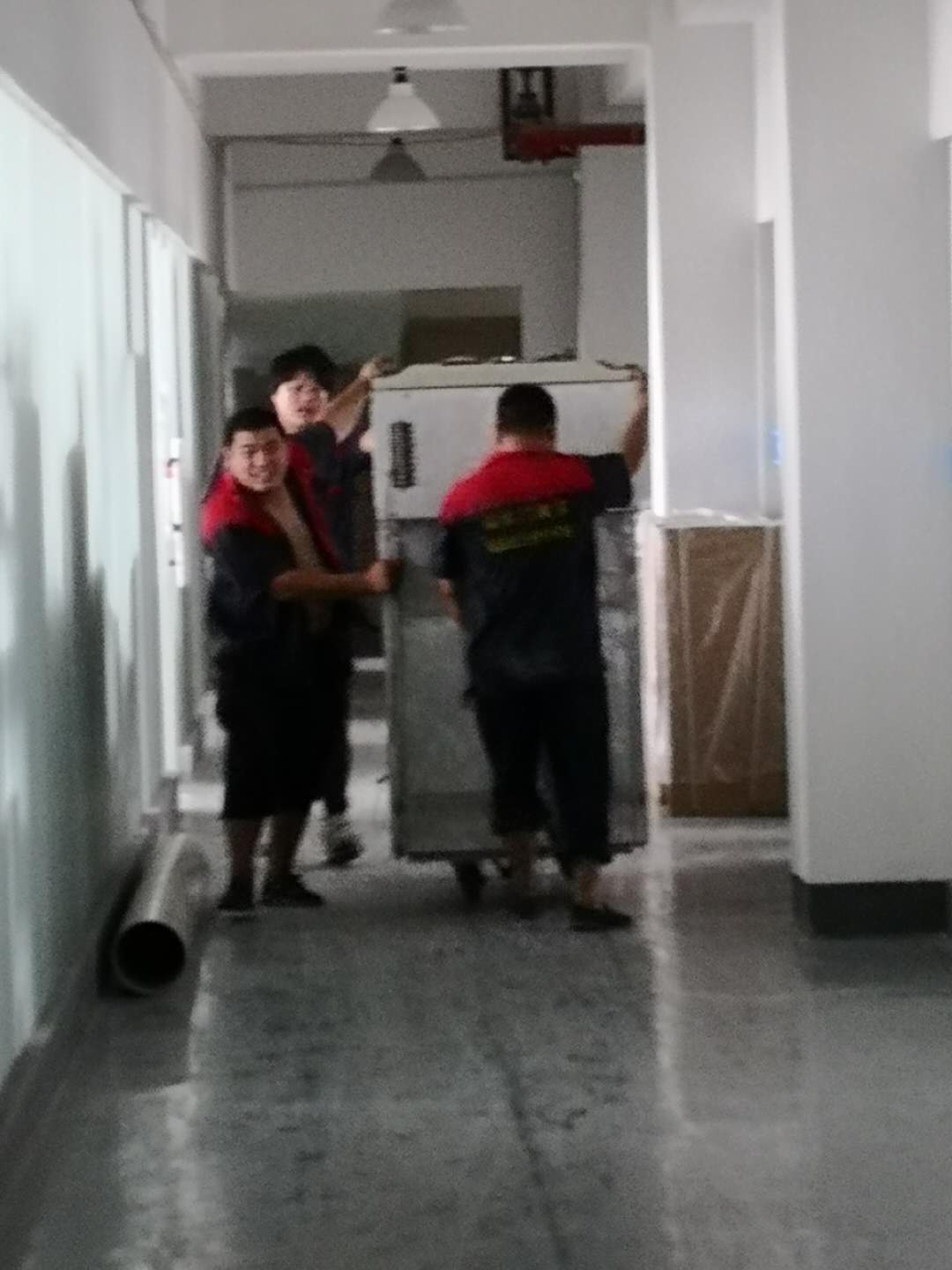 江干區(qū)服裝廠搬運(yùn)現(xiàn)場